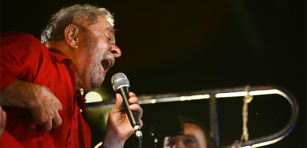 GALERIA DA SEMANA - SEXTA-FEIRA, 18.mar/2016 - O ex-presidente Luiz In�cio Lula da Silva discursa para manifestantes que participam de ato pr�-Dilma na avenida Paulista, em SP