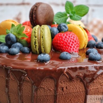 chocolate, cream, cake, glaze, vanilla, jam, strawberry, blueberry, mint, macaron, colorful, tasty, delicious, bake, baking, recipe