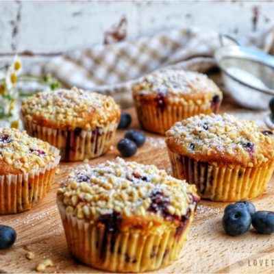 blueberry, yogurt, muffins, almond, recipe, vanilla yogurt, bake, baking, fluffy, moist, airy, best muffins, powdered sugar, sprinkle, lovethatbite, chamomile, flowers