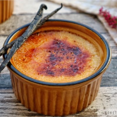 Crème Brûlée, burnt, cream, custard, vanilla beans, recipe, traditional, france, french, dessert, vanilla, caramel, burnt, sugar, rezept, original, authentic, flowers