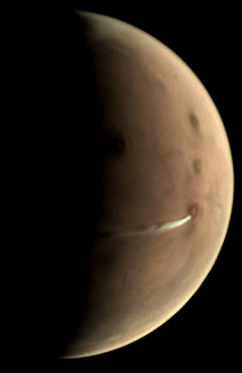 Mars_Express_VMC_elongated_cloud_20181010_625