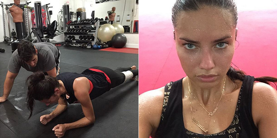 Angel mais antiga da Victoria's Secret, Adriana Lima tem encarado aulas intensas de boxe com seu personal trainer para estar com tudo no lugar no desfile