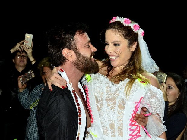 Rodrigo Phavanello e Renata Dominguez em festa julina no Rio (Foto: Roberto Teixeira/ EGO)