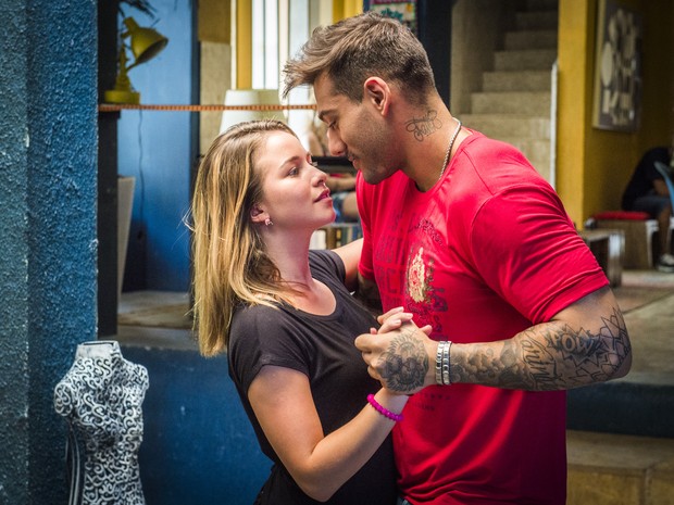 Laryssa Ayres e Lucas Lucco em Malhação (Foto: Caiuá Franco/ Globo)