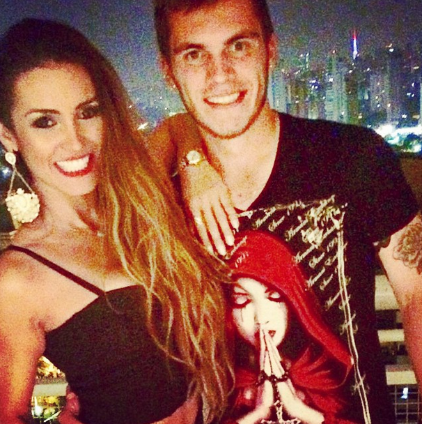 Carol Muniz com Nathan Allan (Foto: Reprodução/Instagram)