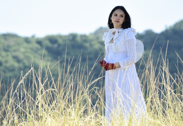 Isabelle Drummond será a personagem Anna Millman, uma professora de português da corte austríaca, na novela Mundo Novo, que estreiano próximo dia 22 ás 18h na Globo (Foto: TV Globo/Divulgação)