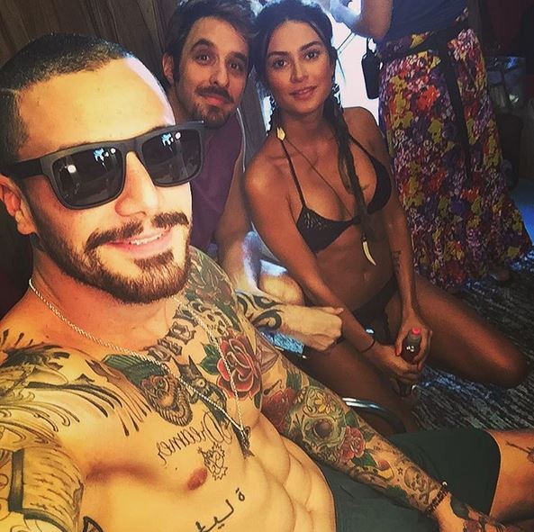 Felipe Titto, Rafinha Bastos e Thaila Ayala nos bastidores da gravação do filme sobre José Aldo (Foto: Reprodução do Instagram)