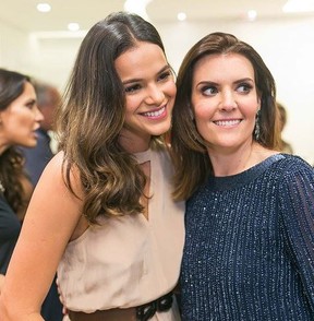 Bruna Marquezine e sua nutricionista Patricia Davidson (Foto: Bruno Ryfer/Divulgação)