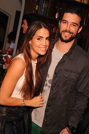 Pérola Faria e Bernardo Velasco em festa na Zona Sul do Rio (Foto: Ari Kaye/ Divulgação)