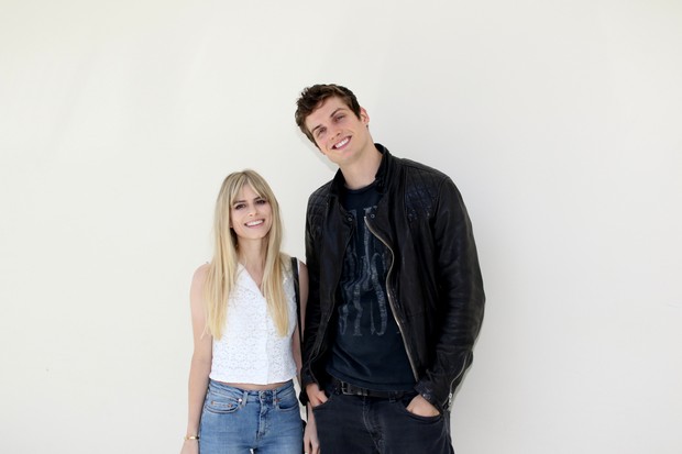  Os atores Daniel Sharman (da série TEEN Wolf) e Carlson Young (da série Scream) participam de encontro com fãs (Foto:  Thiago Duran/AgNews)