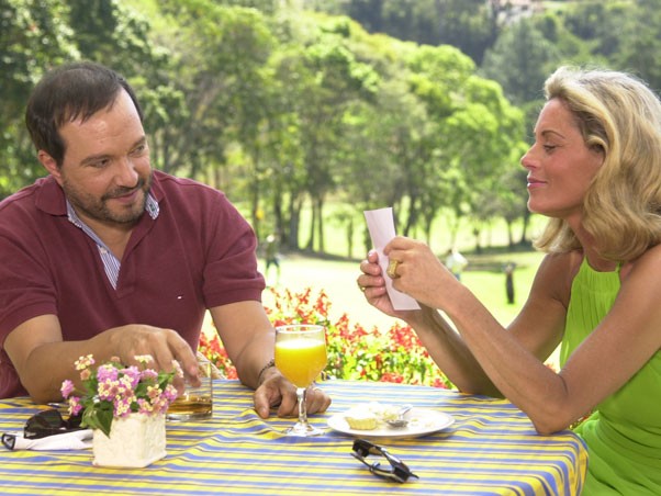 Em 'Senhora do Destino', de 2004, Vera fez uma participação especial e contracenou, entre outros, com Wolf Maya (Foto: Rede Globo / Rede Globo)