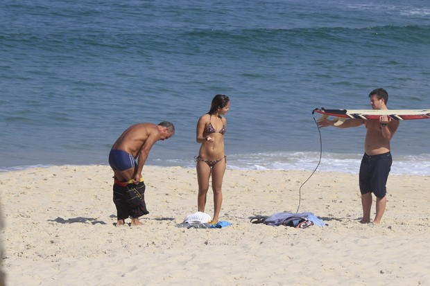 Kadu Moliterno na praia (Foto: Delson Silva / AgNews)