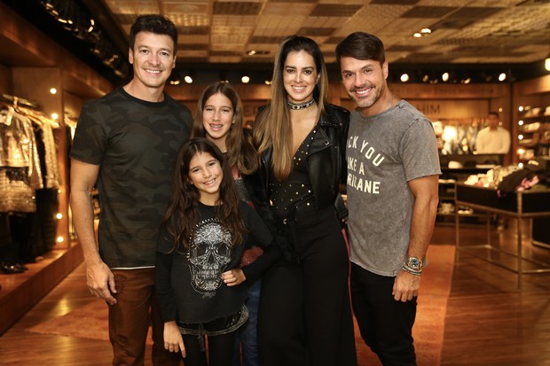 Rodrigo Faro, Vera Viel e filhos (Foto: Manuela Scarpa/ Brazil News)