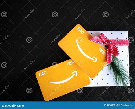 Amazon Gift Card and Christmas Box Editorial Image - Image of shipping, card: 165820950