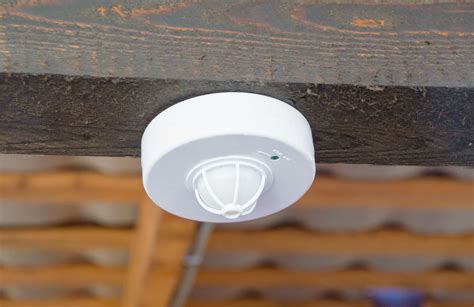 Can Sensor Lights Turn On By Themselves | Homeminimalisite.com