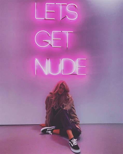 Pin by Carmen Ladeira on Neon | Neon aesthetic, Neon words, Neon fashion