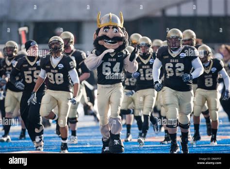 Dec. 30, 2009 - Boise, Idaho, USA - 30 December 2009: Idaho mascot Joe Vandal leads the team ...