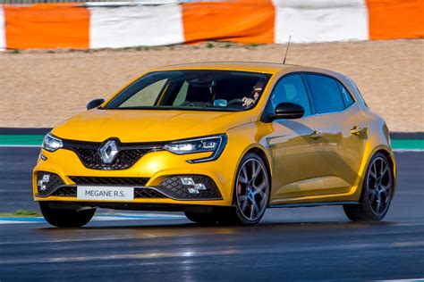 New Renault Megane RS 300 Trophy 2018 review | Auto Express