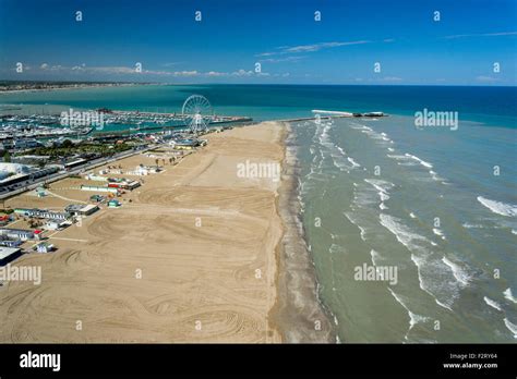 Rimini beach italy hi-res stock photography and images - Alamy