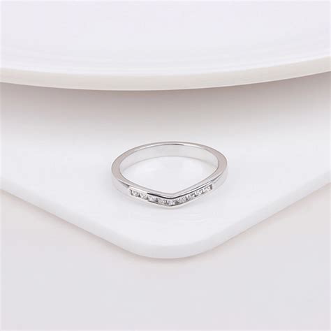 A Guide To Buy Eternity Rings - Abelini Blog