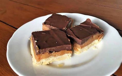 Millionaire Shortbread - Salted Caramel Square Recipe - Pikalily Food Blog