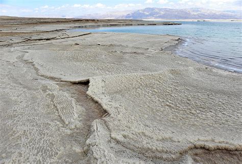 CULTURE - ART - HISTORY: >> The Dead Sea water has a density of 1.24 kg/litre, which makes ...