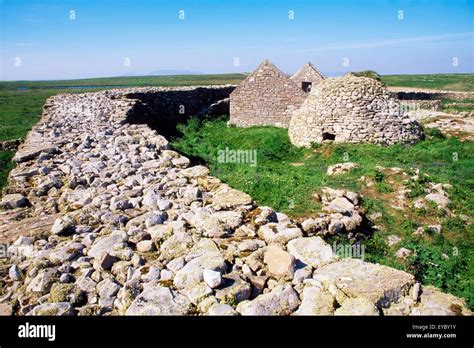 Beehive Hut, Inishmurray Island, Co Sligo, Ireland Stock Photo - Alamy