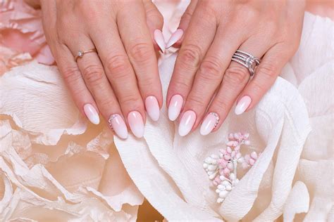 30+ Pink Ombré Nails for a Soft or Bold Feminine Look