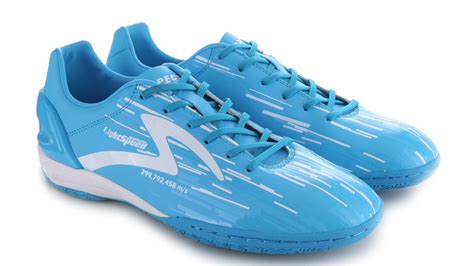 9 Sepatu Futsal Specs Terbaik (Update 2023) | BukaReview