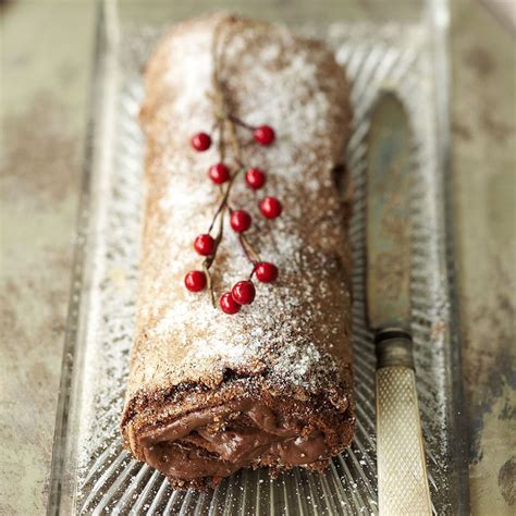 Easy Chocolate Yule Log Recipe – A Tasty Christmas Dessert