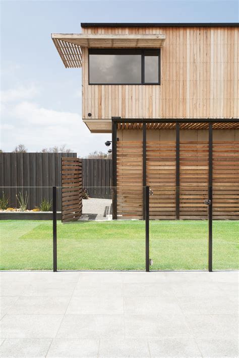 Photo 3 of 8 in A Modular Beach Home in Australia Allows One Family to Keep an Eye on the Surf ...