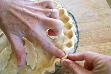 Tips for Crimping Pie Crust Edges Perfectly