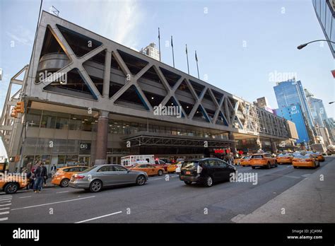 New york port authority bus terminal hi-res stock photography and images - Alamy