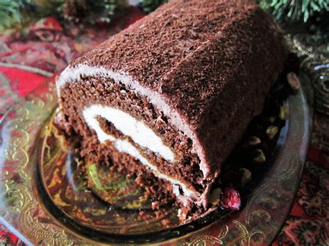 Vegan Yule Log Cake with Chestnut Cream Filling | Vegan holiday recipes, Vegan christmas, Log cake