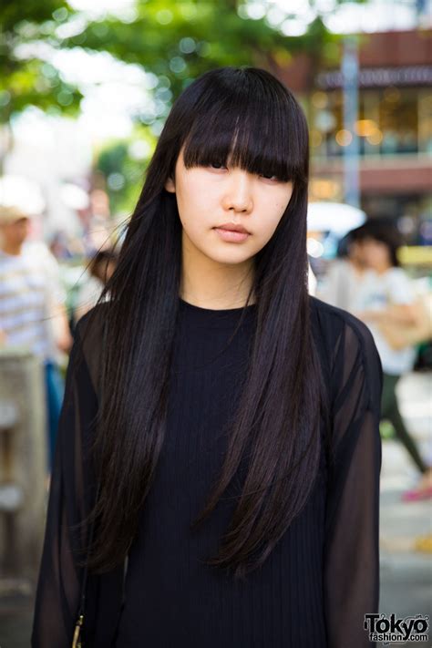 Japanese Fashion Model’s All Black Minimalist Fashion & Long Hair in Harajuku – Tokyo Fashion