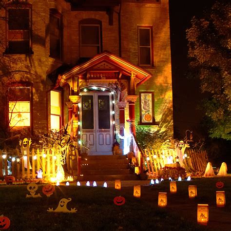 SPOOKY OUTDOOR DECORATIONS FOR THE HALLOWEEN NIGHT.... - Godfather Style