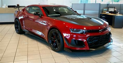 I love this car. 2016 RS V6 Manual in Garnet Red. #frontendfriday : r/camaro