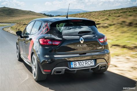 2016 Renault Clio RS Trophy Review: Small Cup of Pureness