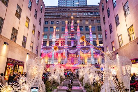 10 DAZZLING Christmas Light Displays in New York City (2024)