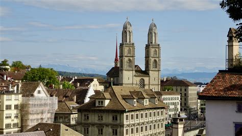 Zurich Old Town Walking Tour | Giacometti | Grossmunster | Fraumunster