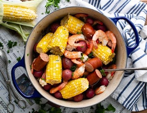 Frogmore Stew {Lowcountry Boil} - The Seasoned Mom