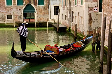 Gondola Ride - Venice Tour - Venice sightseeing - Go Italy Tours