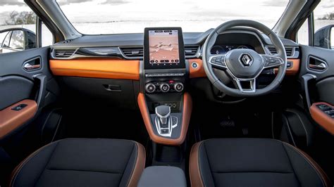 Renault Captur E-TECH hybrid interior & comfort | DrivingElectric