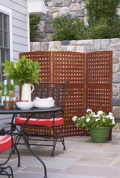 How to Build an Outdoor Privacy Screen - This Old House