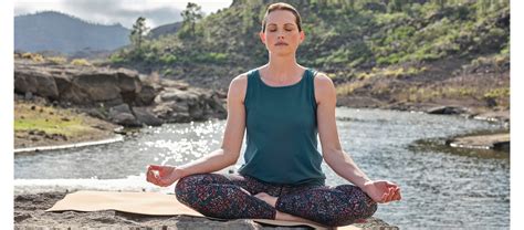 Restorative Health Benefits of Outdoor Yoga | Roama