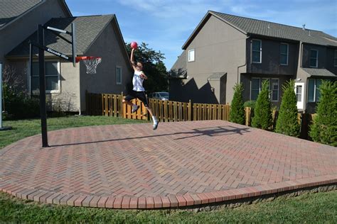 Backyard Basketball Court Dimensions / Tips to Make Your Own Basketball Court [Stencils, Layouts ...