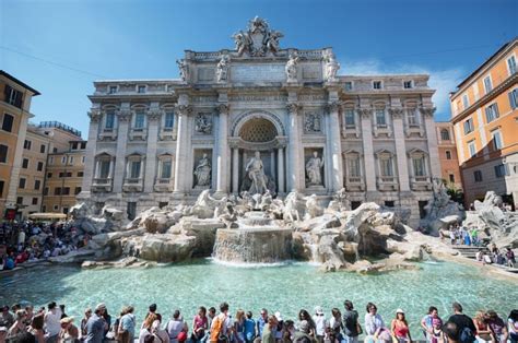 Tourists fined for jumping into Rome's Trevi Fountain