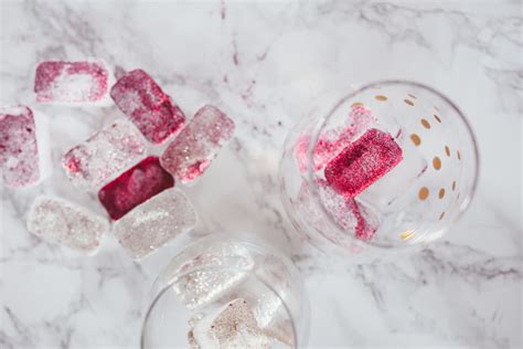 DIY Edible Glitter Ice Cubes