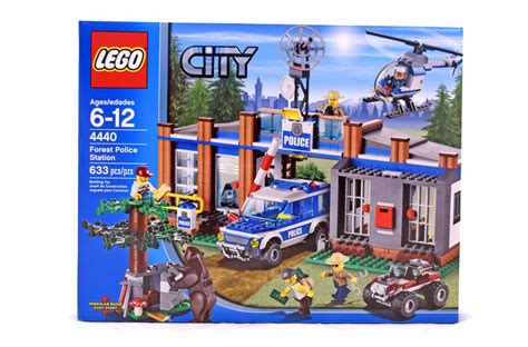 Forest Police Station - LEGO set #4440-1 (NISB) (Building Sets > City > Police)