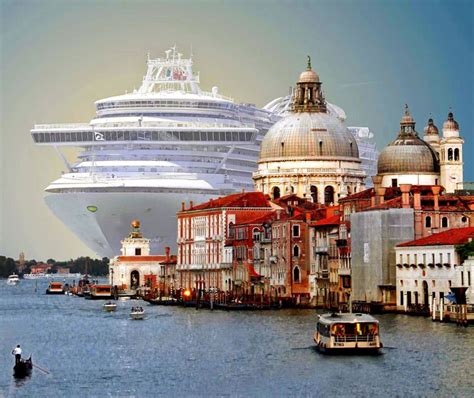 World’s largest cruise ship entering Venice…😍 – Stunning Lifestyle